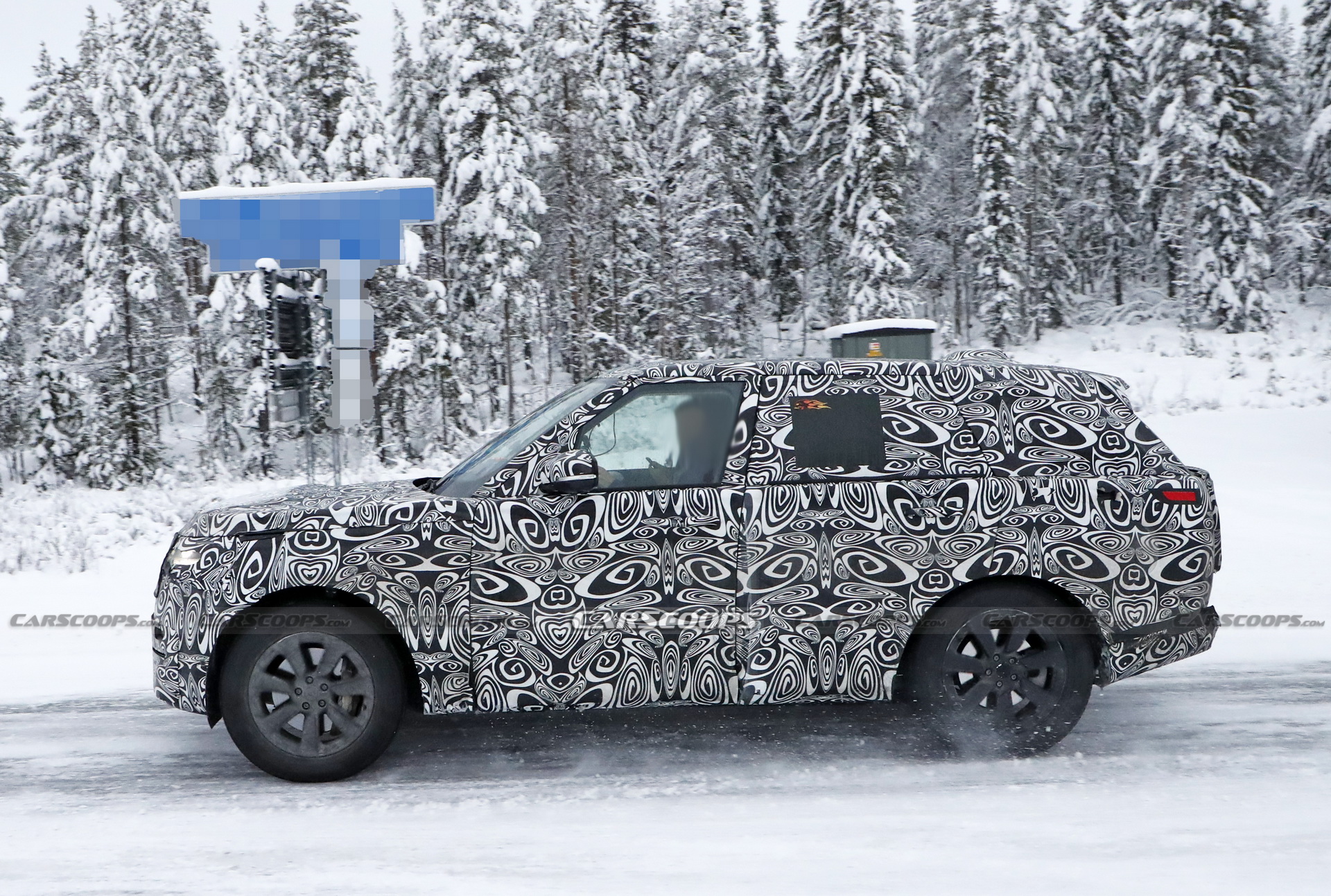 Next-Gen 2022 Range Rover Caught Winter Testing | Carscoops