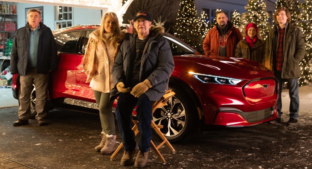  Chevy Chase And Beverly D’Angelo Recreate ‘Christmas Vacation’ Scene With Mustang Mach-E