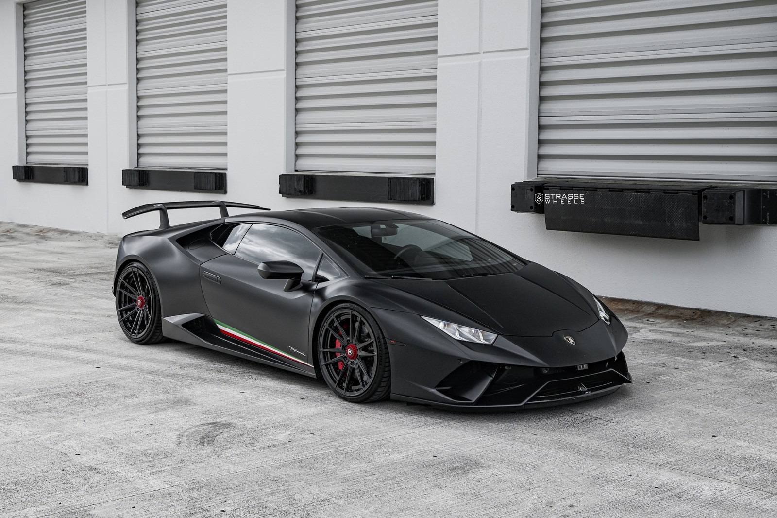 Lamborghini Aventador 2021 чёрная