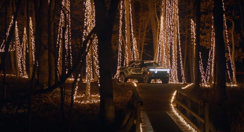  Rivian R1T Single-Handedly Powers 20,000 Christmas Lights