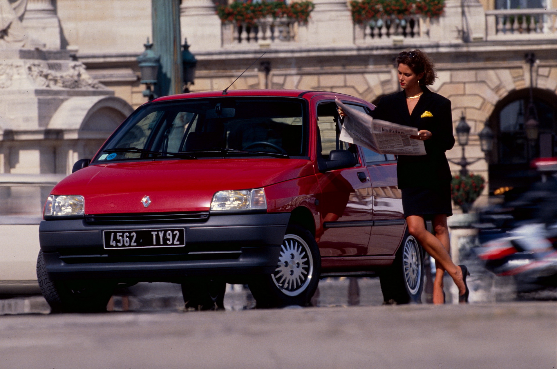 Woordvoerder auteur ondergoed The Renault Clio Story: 30 Years Of The Popular French Supermini | Carscoops