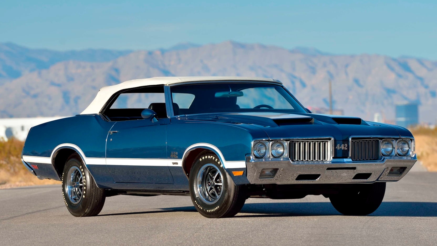 Buy This Oldsmobile 442 W 30 Convertible And Hear 7 5 Liters Of American Muscle Sing Carscoops