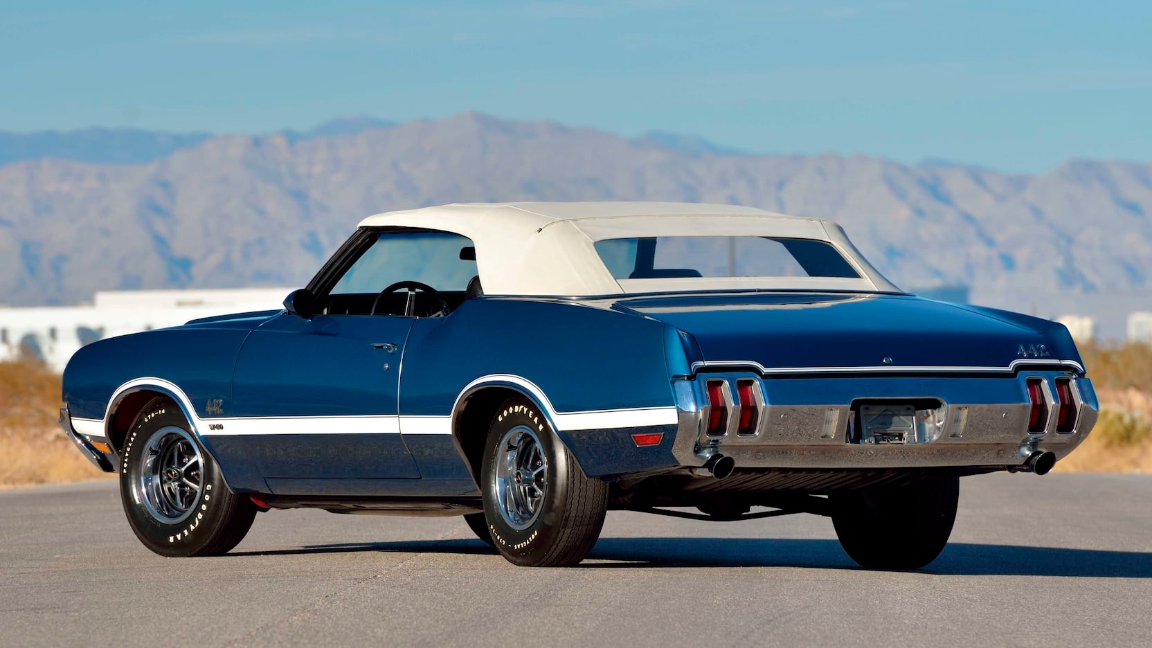 Buy This Oldsmobile 442 W 30 Convertible And Hear 7 5 Liters Of American Muscle Sing Carscoops