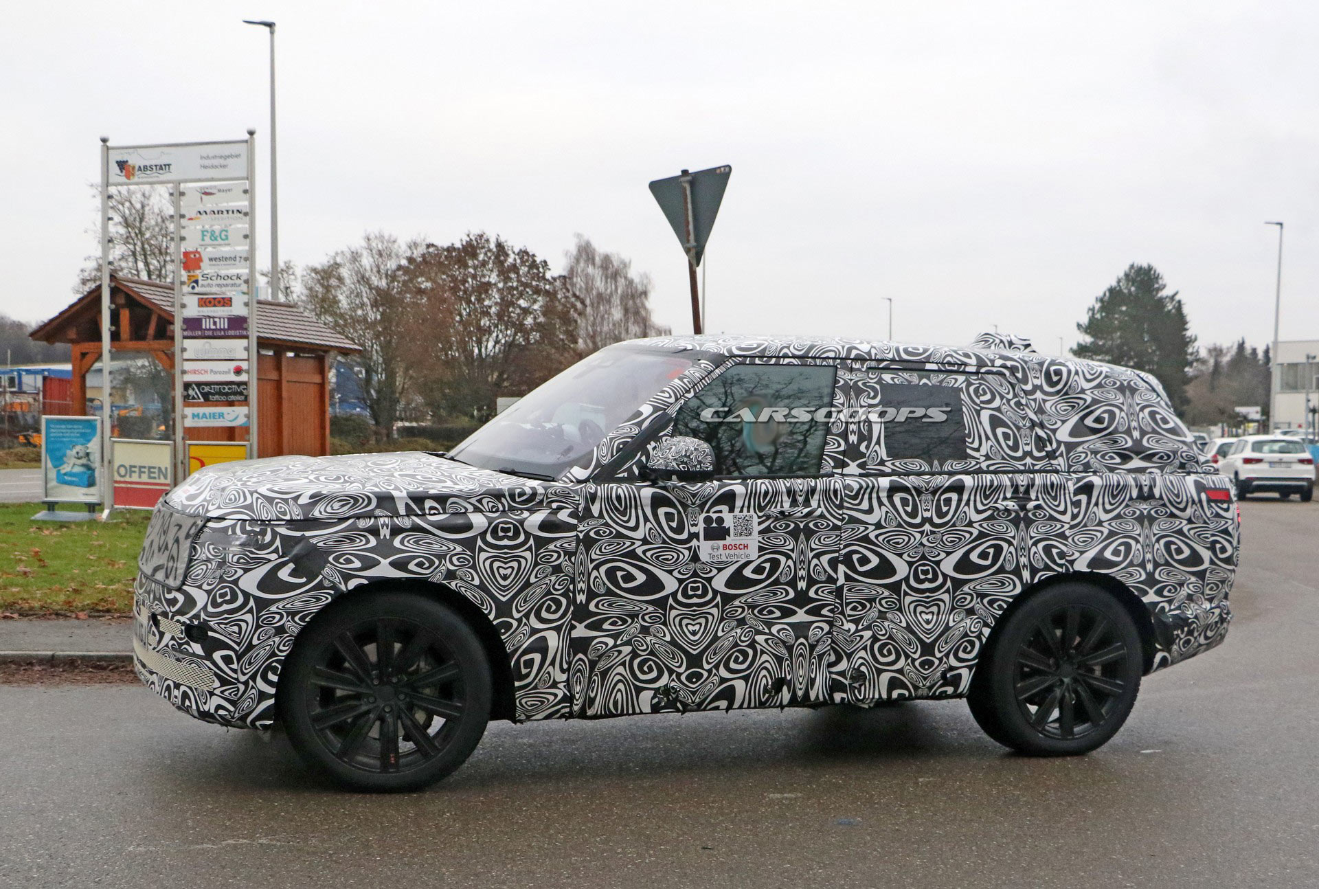 2022 Range Rover Interior Spied With Larger Infotainment System | Carscoops