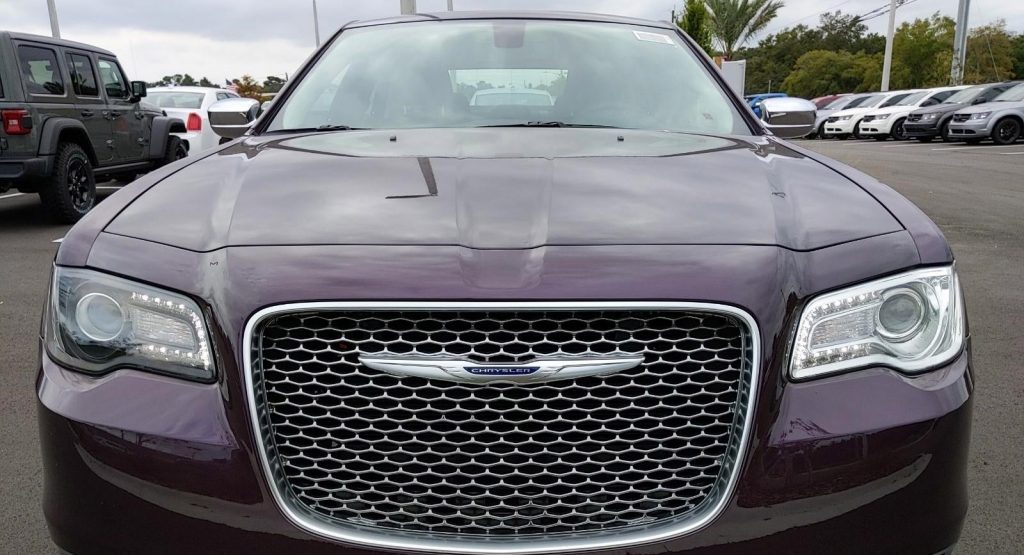  A Brand New 2020 Chrysler 300 Apparently Left The Factory With Mismatched Trims And Headlamps