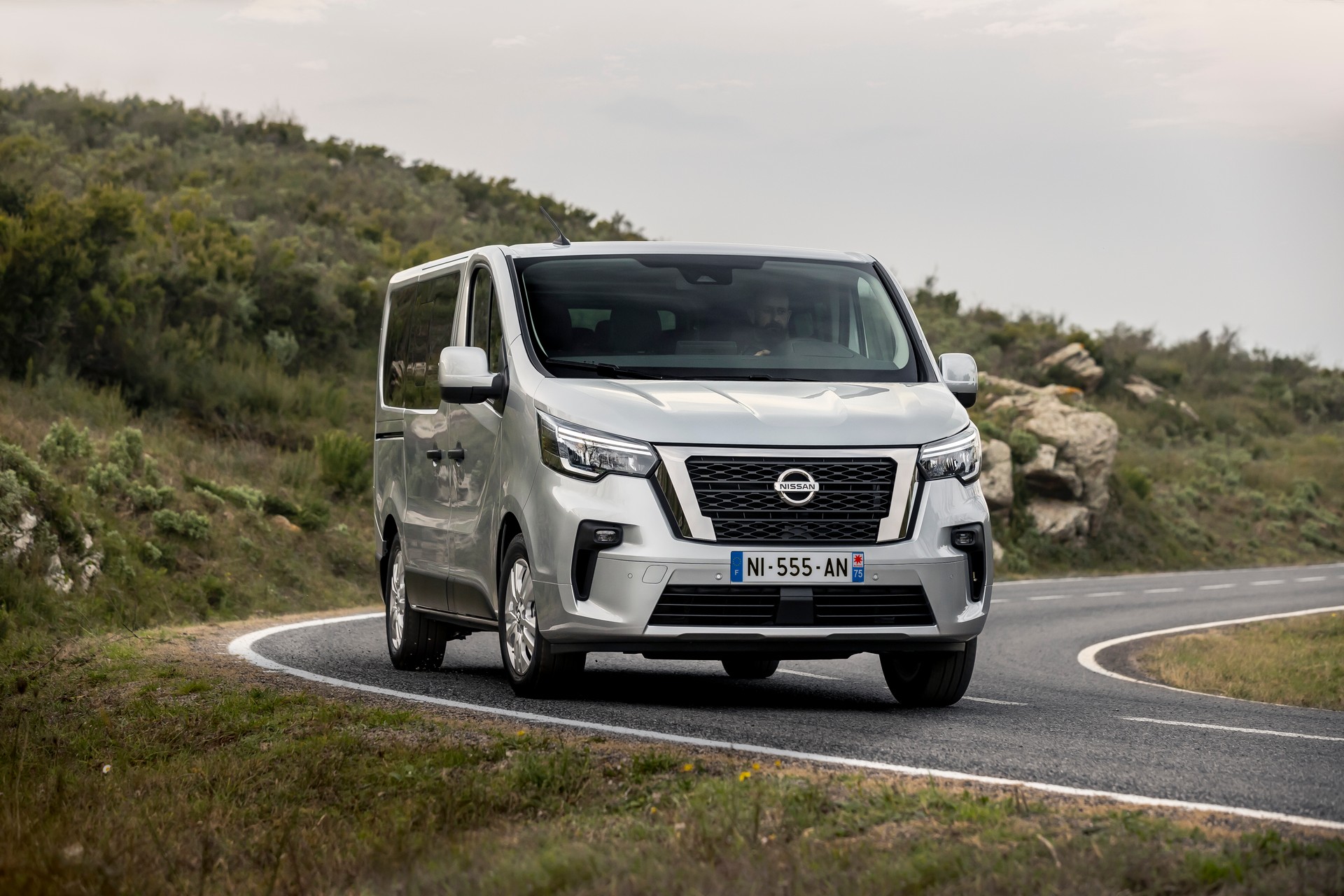 Nissan nv300 combi