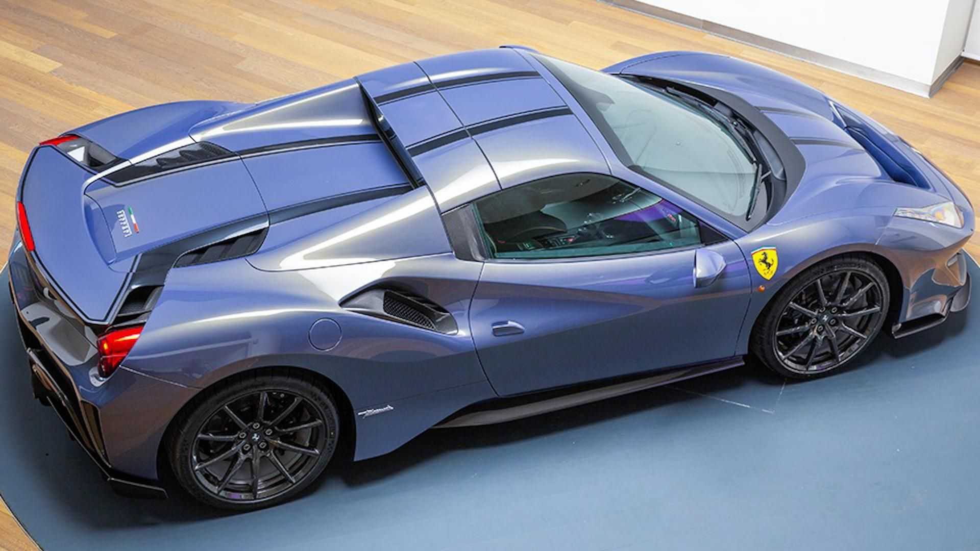 Голубая Ferrari 488 pista