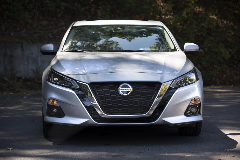 2021 nissan altima windshield