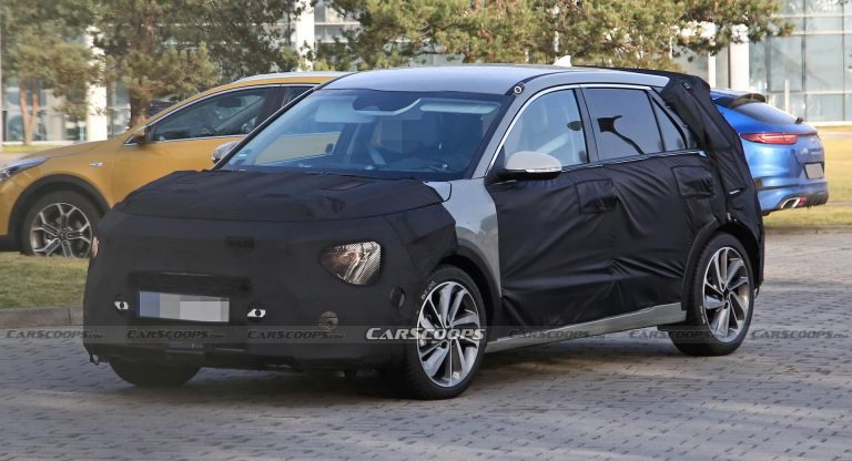 2022 Kia Niro Spied With Bold New Face, Could Debut Later This Year ...