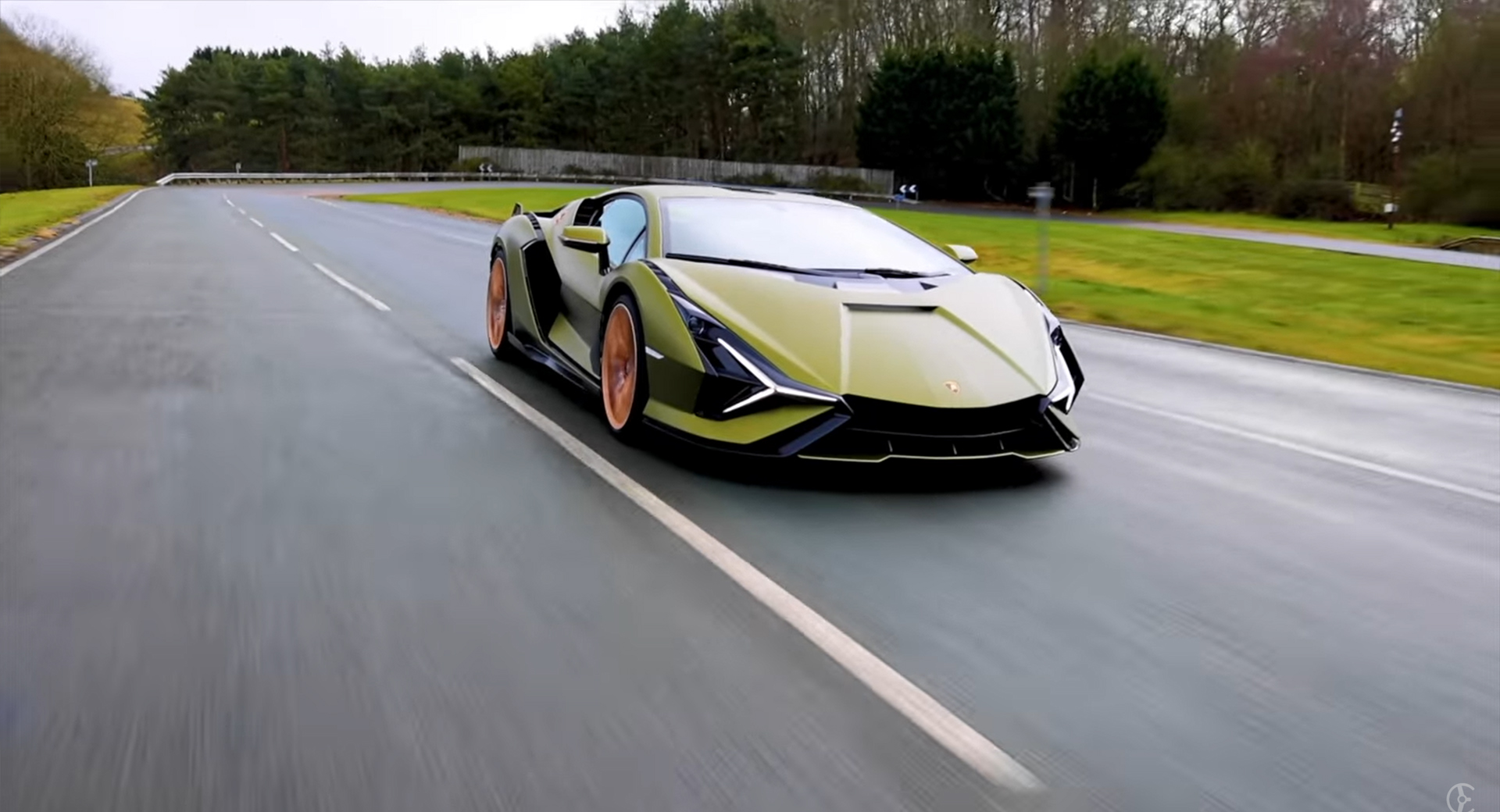 Lamborghini Sian FKP 37 2021 review – a supercar with a supercapacitor