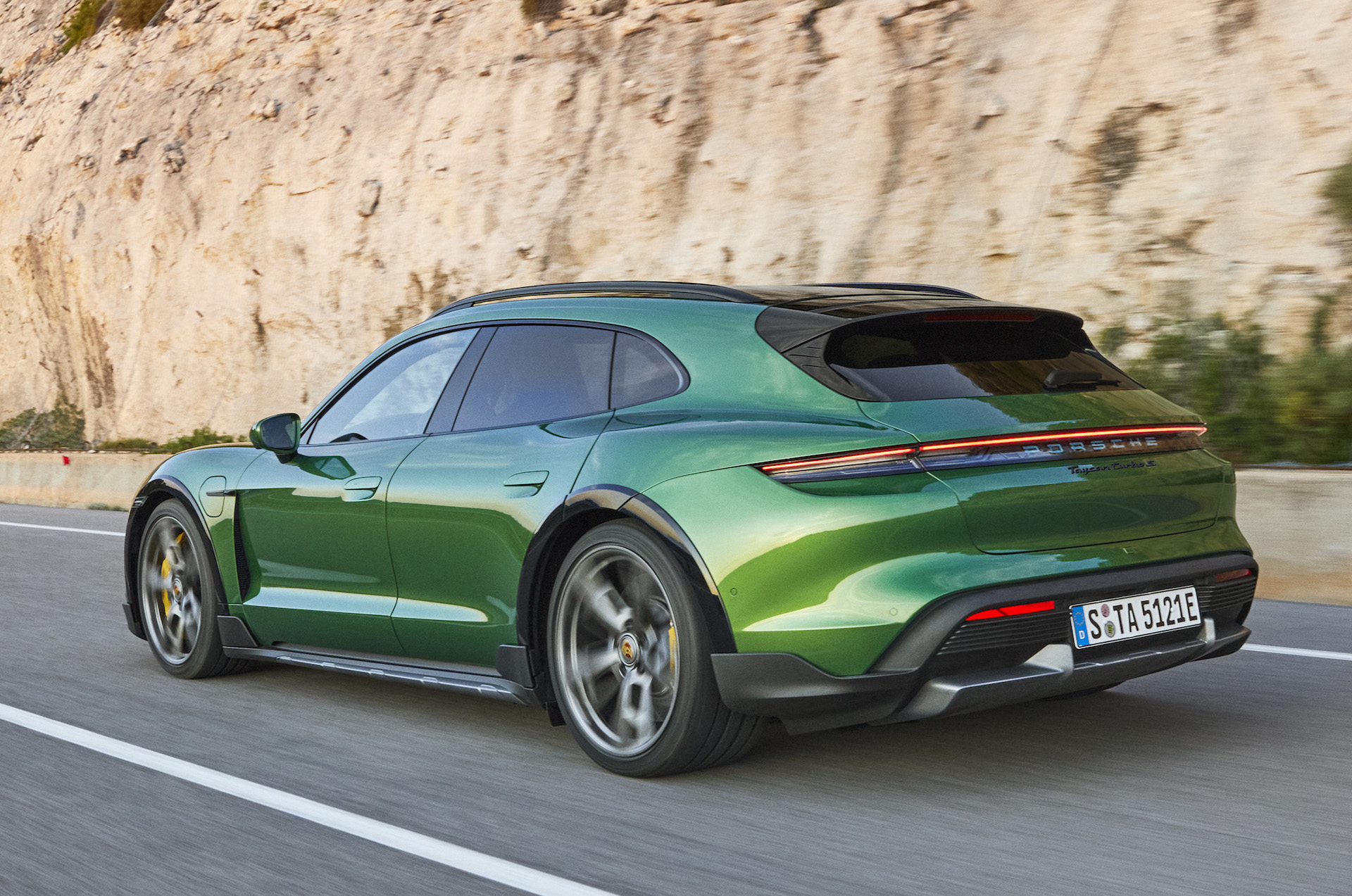 2021 Porsche Taycan Cross Turismo revealed | VW Vortex - Volkswagen Forum