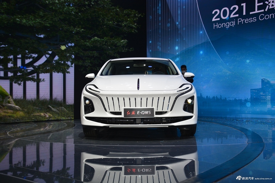 New Hongqi E-QM5 Is A Large Electric Sedan With A Strormtrooper-Like ...