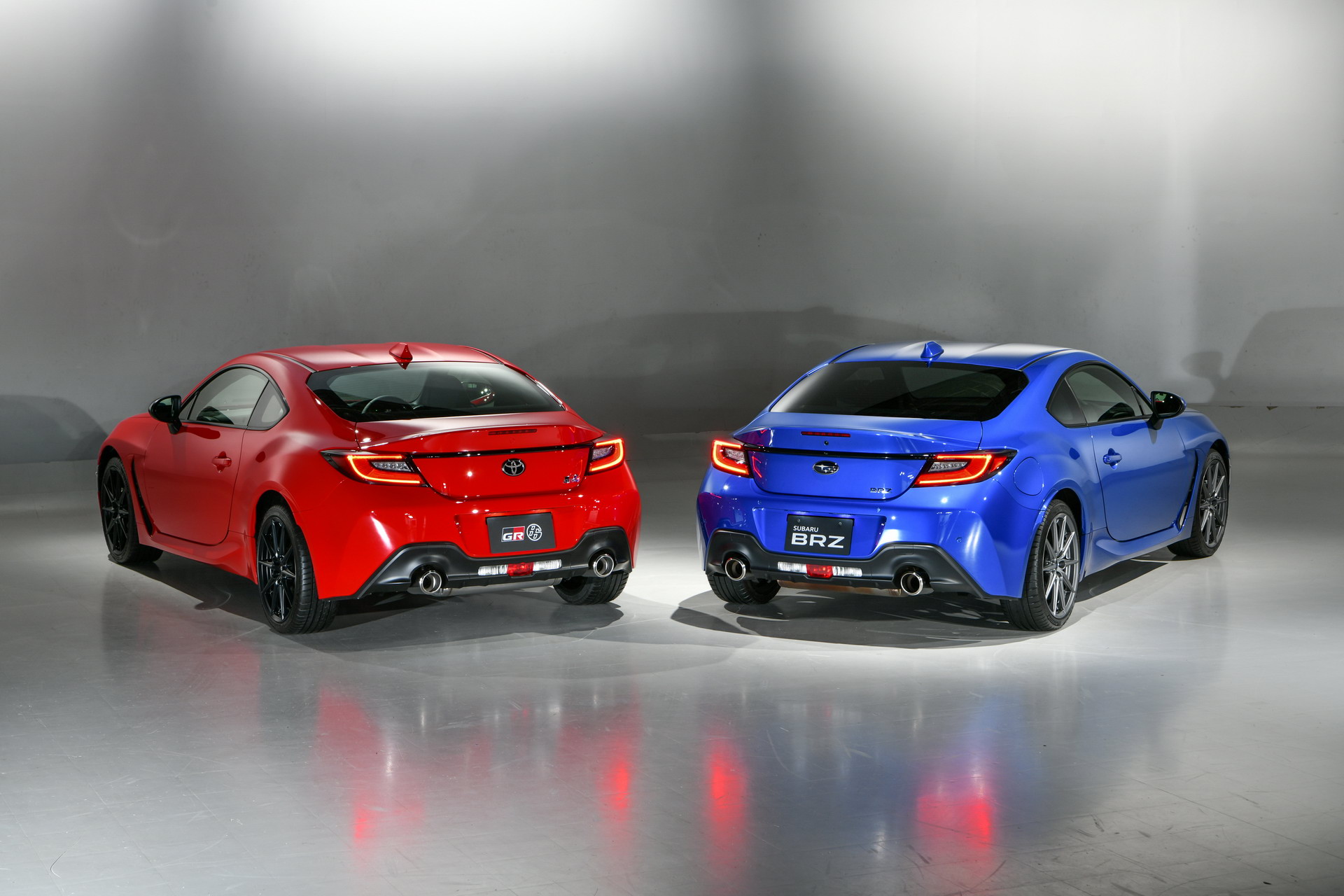 What's The Difference Between The 2022 Subaru BRZ And Toyota GR 86