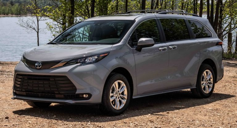 2022 Toyota Sienna Woodland Edition Is A Lifted Minivan Targeting SUV ...