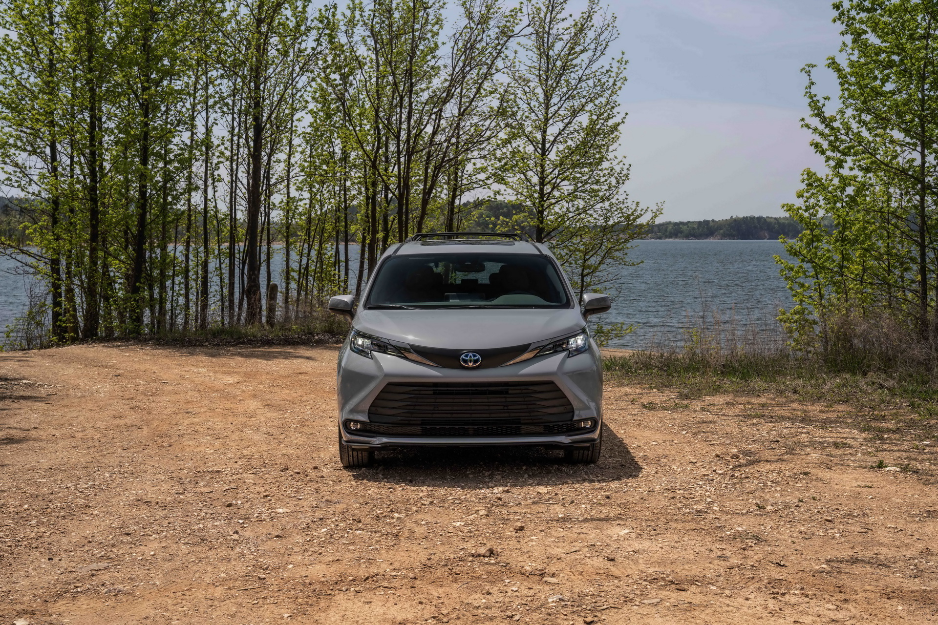 2022 Toyota Sienna Woodland Edition Is A Lifted Minivan Targeting SUV ...