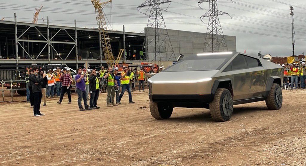  Elon Musk Drives A Tesla Cybertruck To Austin Gigafactory, Fans Go Crazy