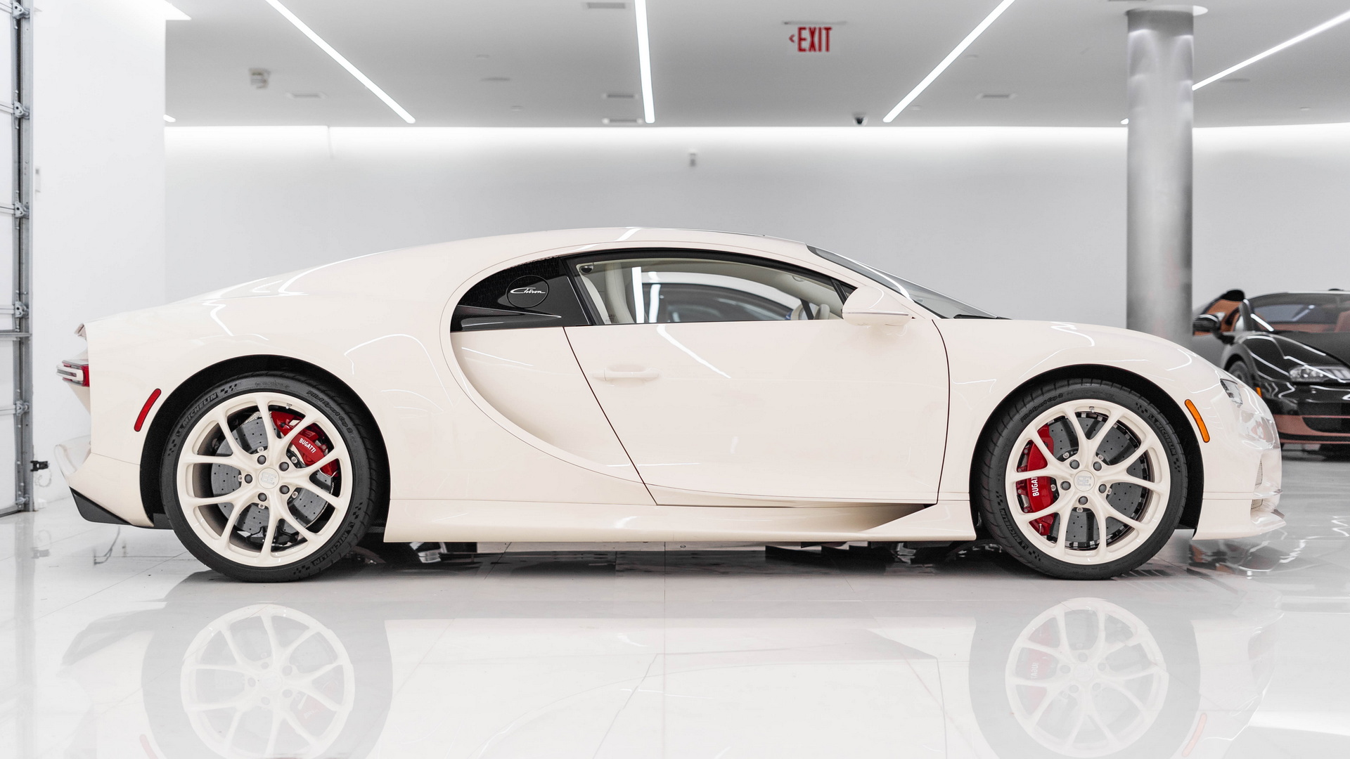 This One-Off Bugatti Chiron Was Dressed By A Greek Messenger, Inspired ...