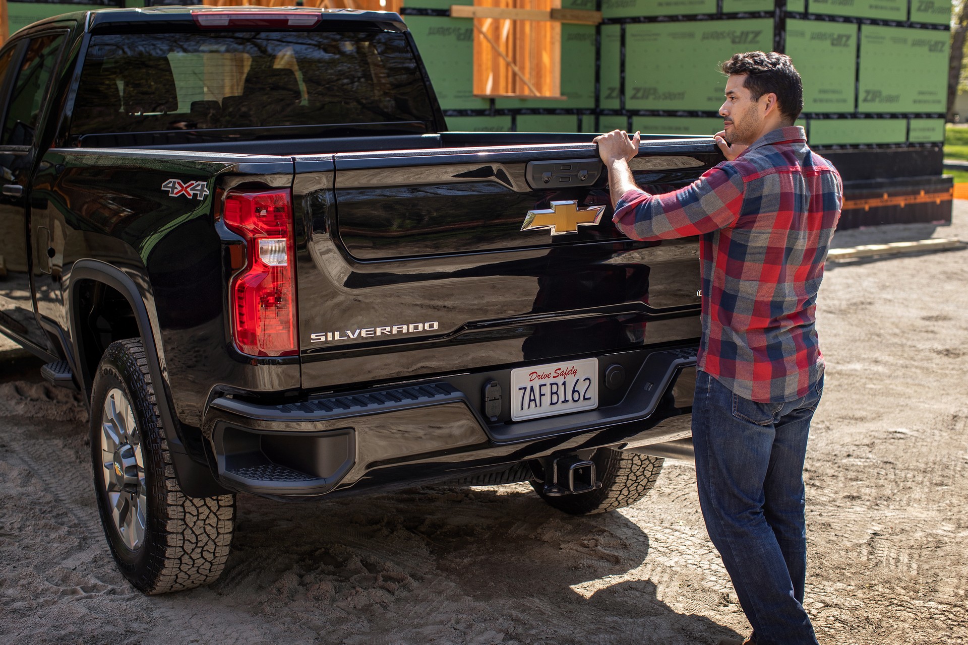 2022 Chevrolet Silverado HD Gains New Six Function Multi-Flex Tailgate ...