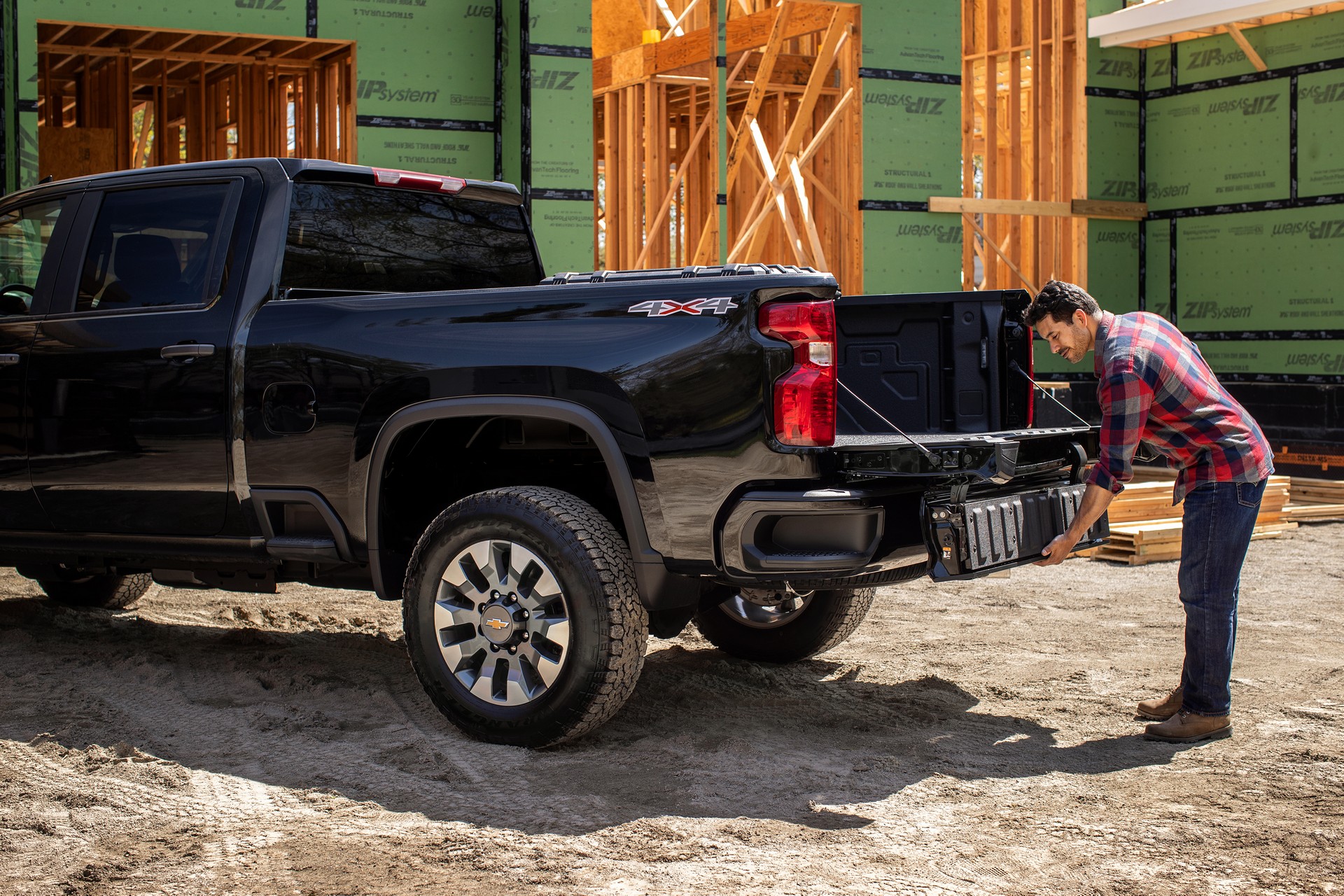 2022 Chevrolet Silverado HD Gains New Six Function Multi-Flex Tailgate ...