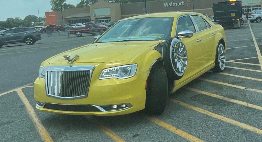  This Chrysler 300 Fails Miserably At Replicating A 1930s Duesenberg