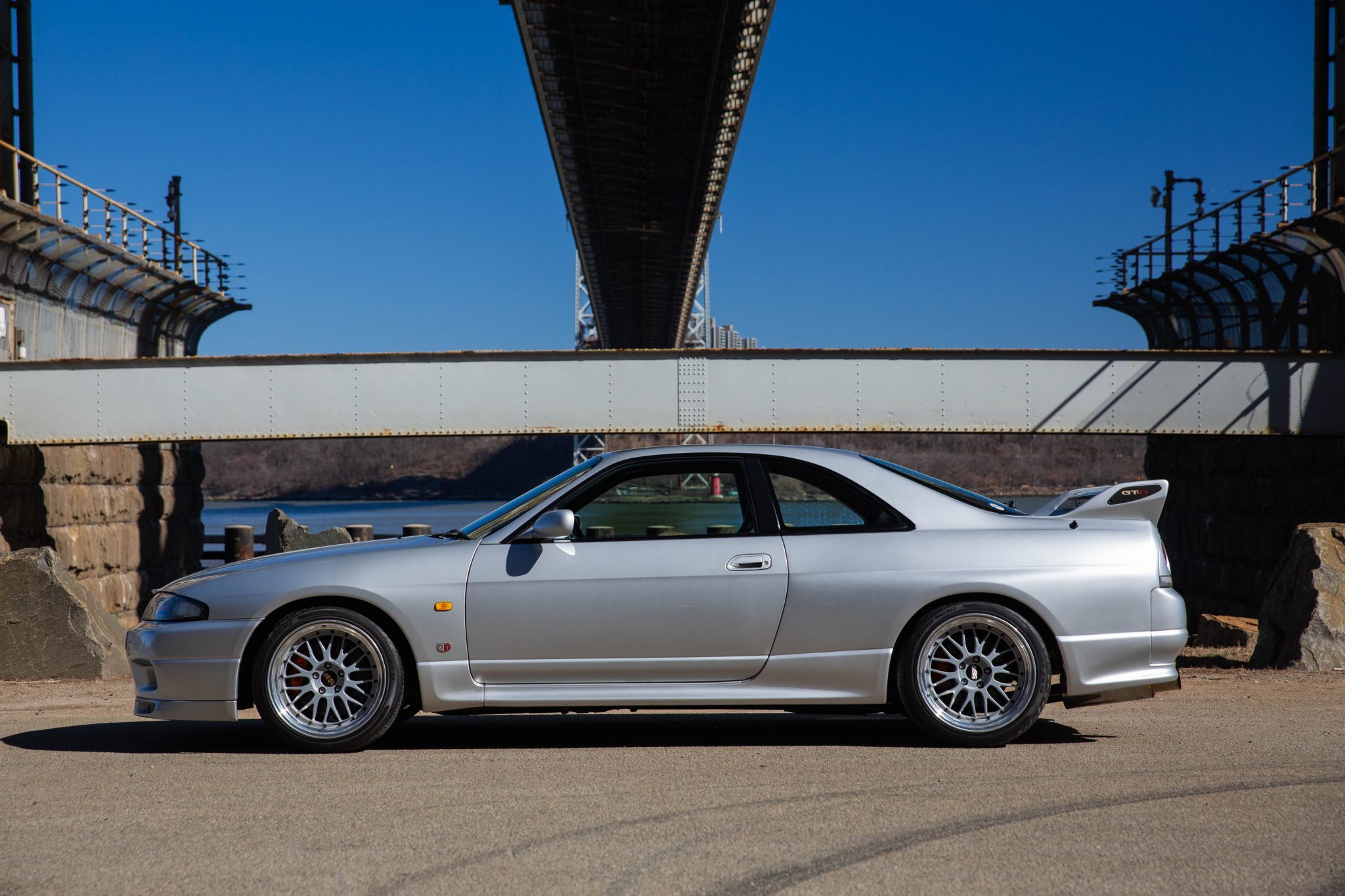 This 1995 Nissan Skyline R33 Gt R V Spec Is A Rare Jdm Classic Carscoops