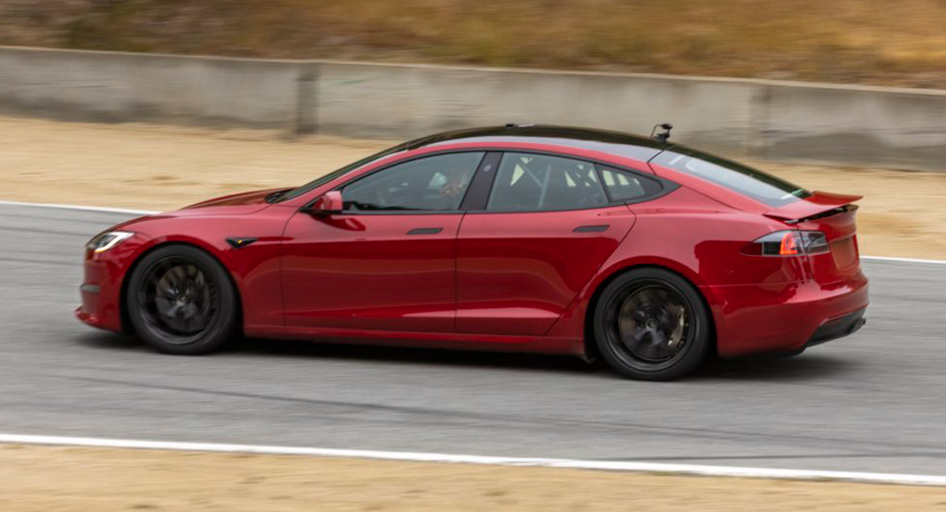 circulatie achtergrond Minachting Tesla Is Testing The Model S Plaid At Laguna Seca And It Looks Very Fast |  Carscoops