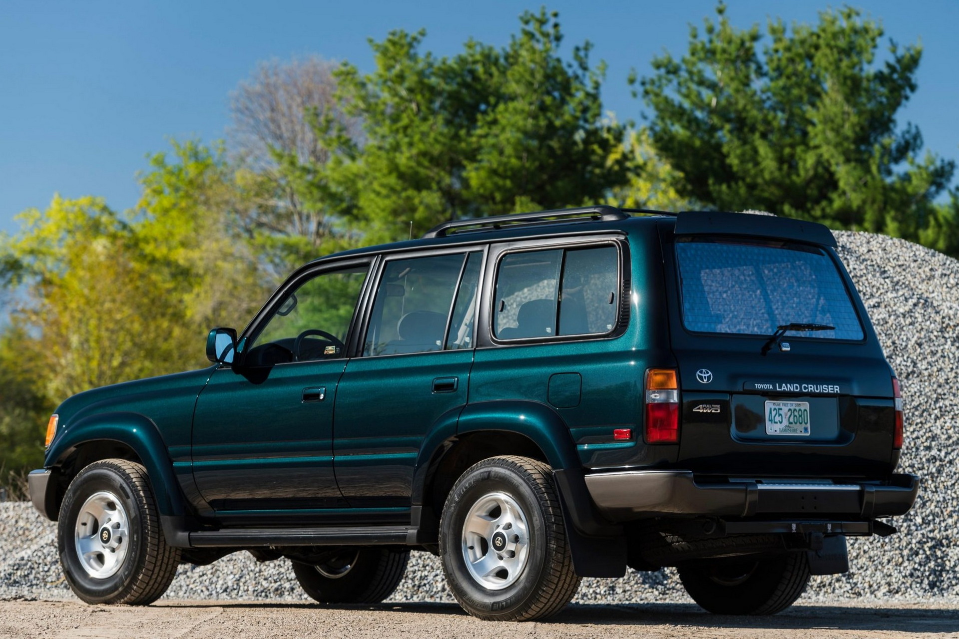 A 1k-mile 1994 Toyota Land Cruiser Just Sold For A Whopping $136,000 