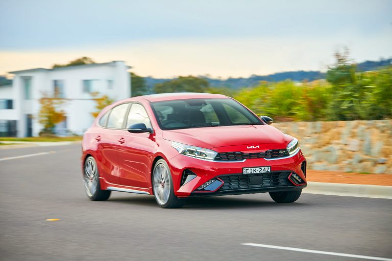 Kia cerato 2022 года