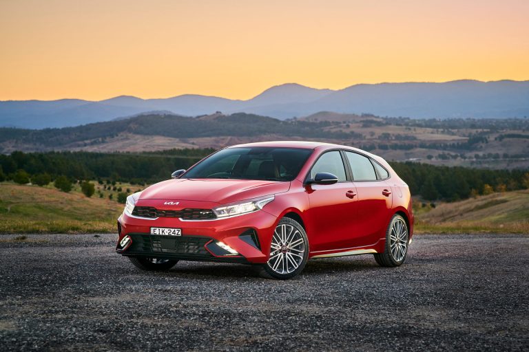 Kia cerato 2022 года