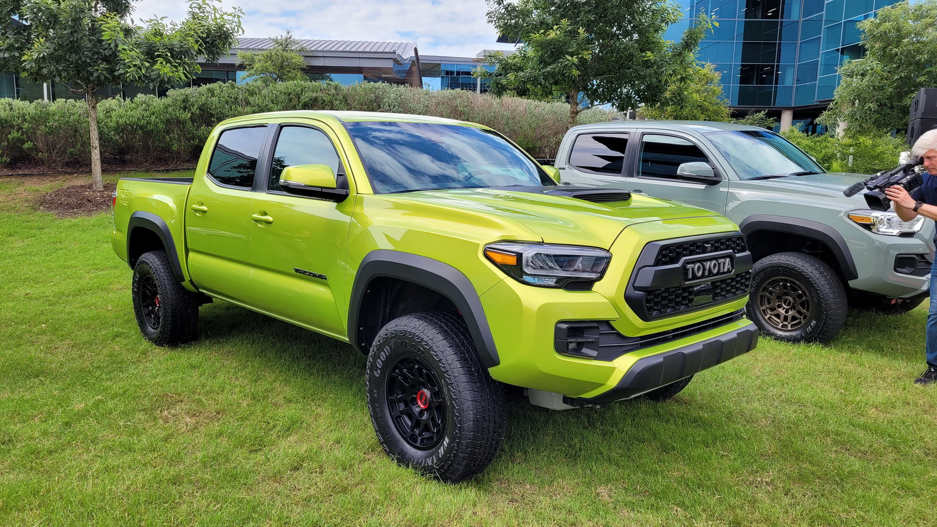 Toyota Lifts The 2022 Tacoma Twice, Offers Two Off-Road-Focused Trims ...