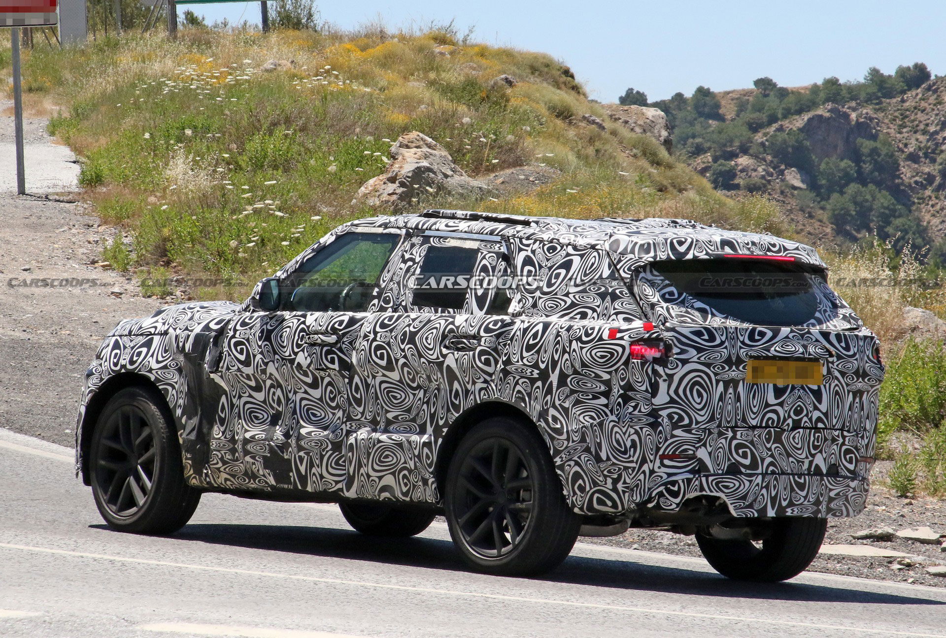 2023 Range Rover Sport Spied With An Evolutionary Design