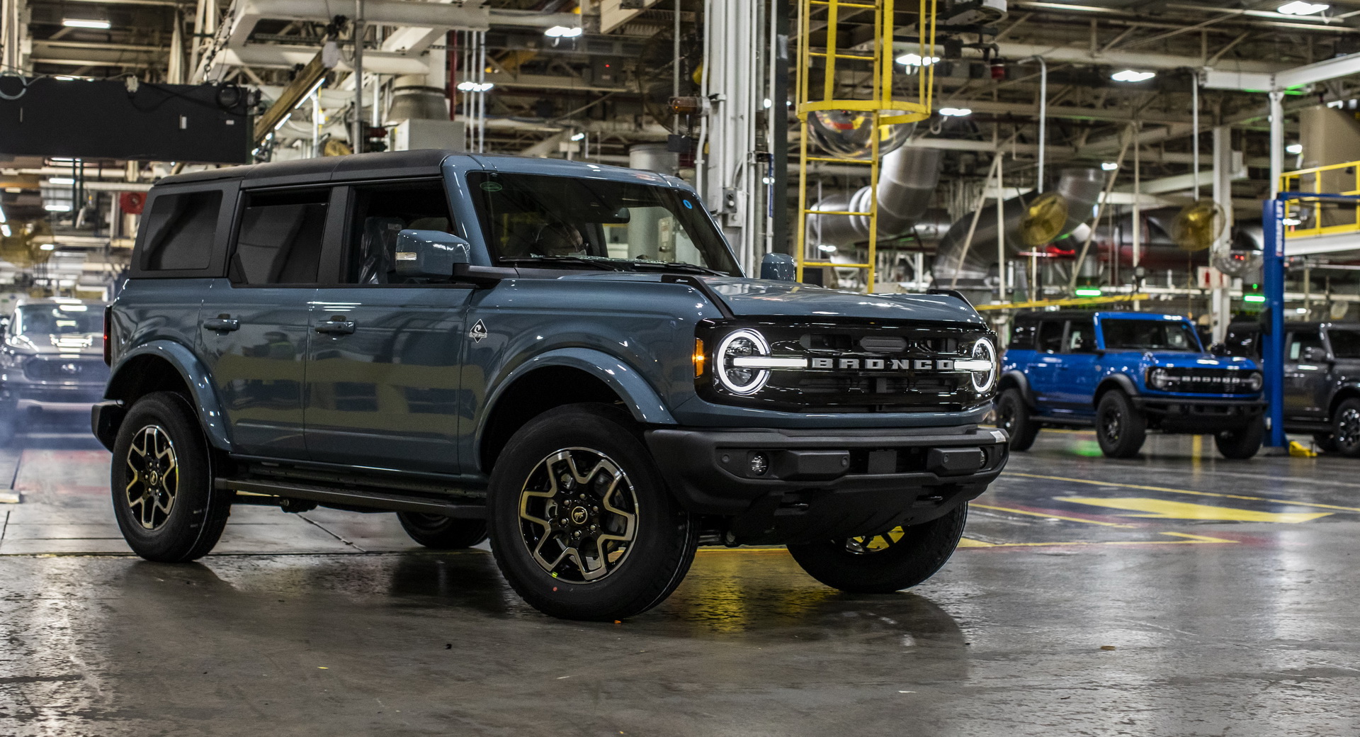 2021 Ford Bronco Finally Begins Shipping To Dealers Nationwide