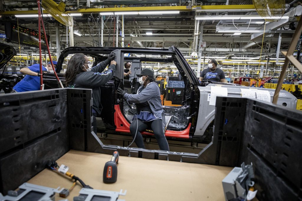 2021 Ford Bronco Finally Begins Shipping To Dealers Nationwide