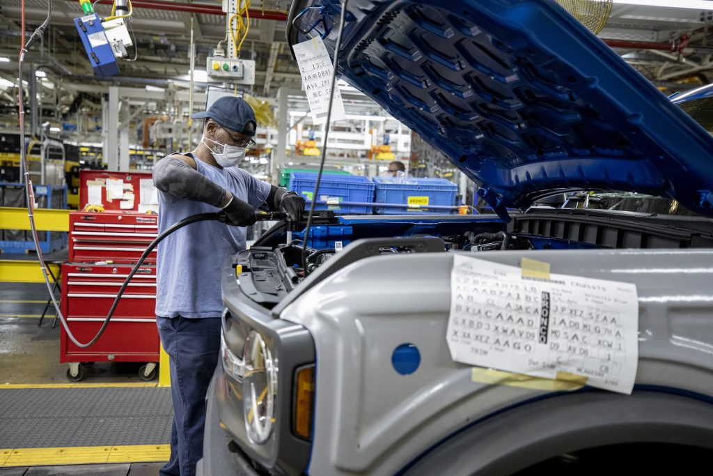 2021 Ford Bronco Finally Begins Shipping To Dealers Nationwide