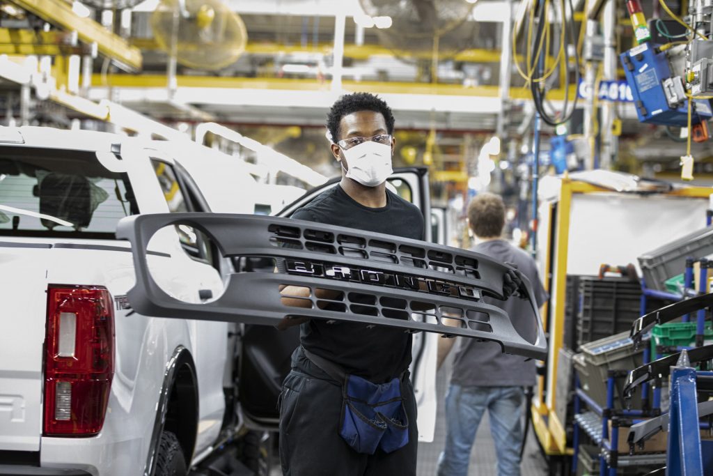 2021 Ford Bronco Finally Begins Shipping To Dealers Nationwide | Carscoops