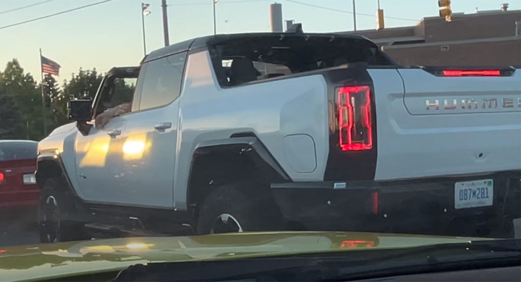 2022 Gmc Hummer Ev Looks Absolutely Massive Driving In Traffic Carscoops