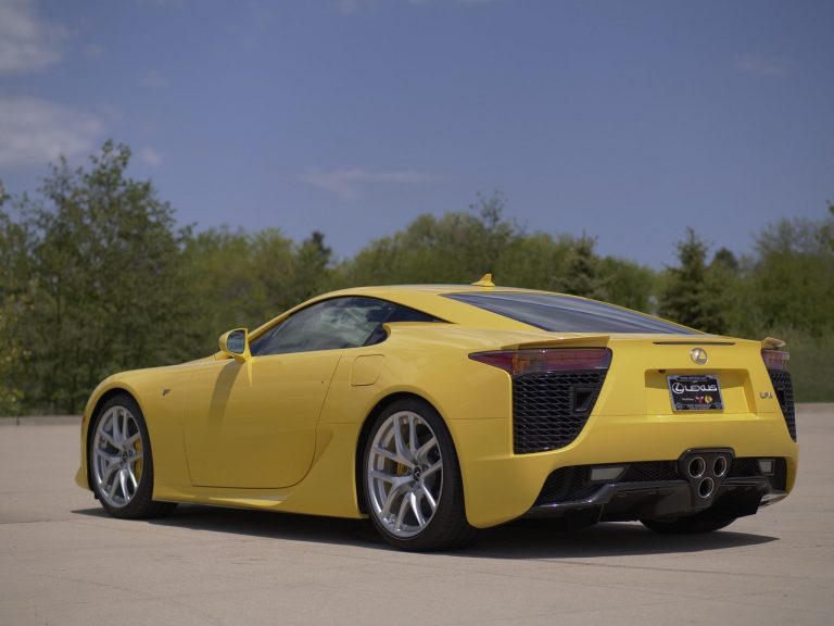 Lexus lfa yellow