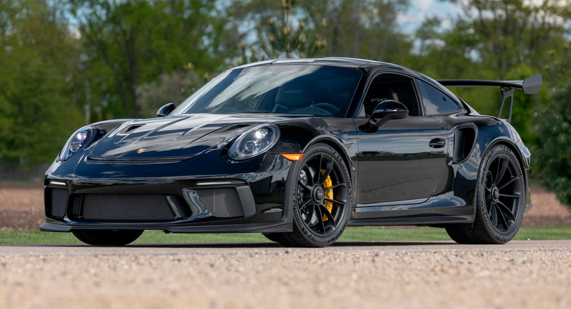 Blacked Out 2019 Porsche 911 GT3 RS Is A Lethal Weapon Begging To Be Driven
