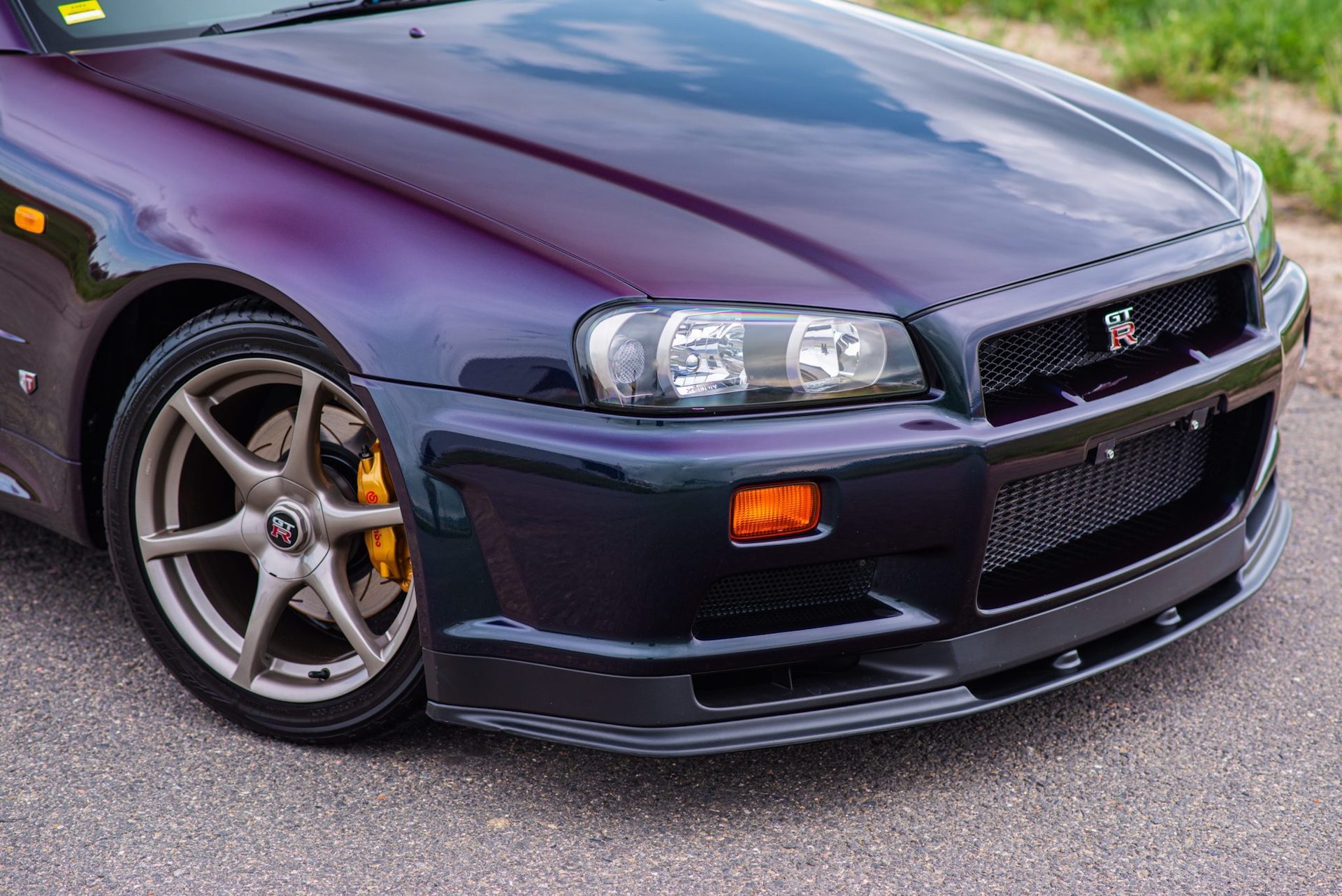 This Midnight Purple Ii 1999 Nissan Skyline Gt R Could Sell For 400k Carscoops