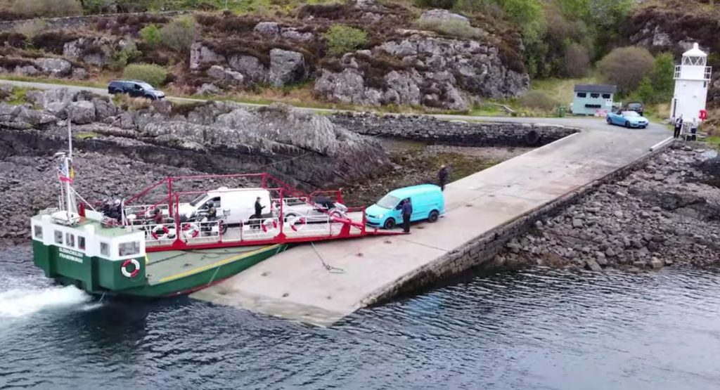  The World’s Last Manual Turntable Ferry Is A Very Clever Solution To Nature’s Challenges