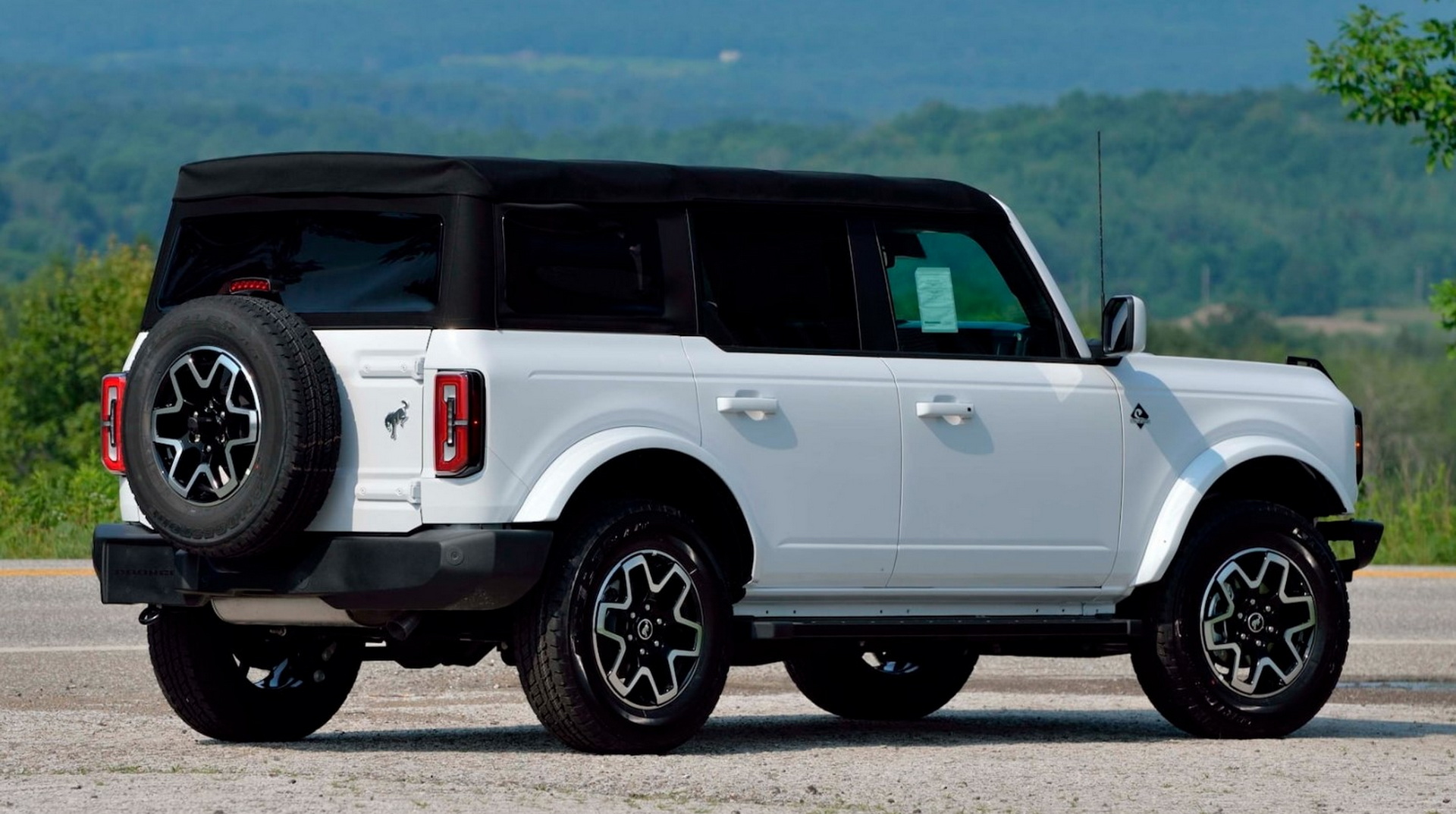 2023 Ford Bronco Outer Banks Hard Top