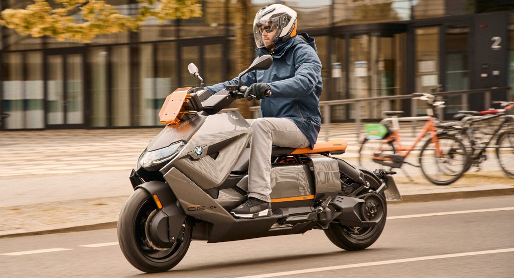 BMW CE 04 : nos premières impressions sur la future star des scooters  électriques