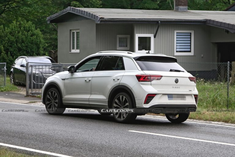 Facelifted 2022 VW T-Roc Spied Undisguised In R-Line Spec | Carscoops