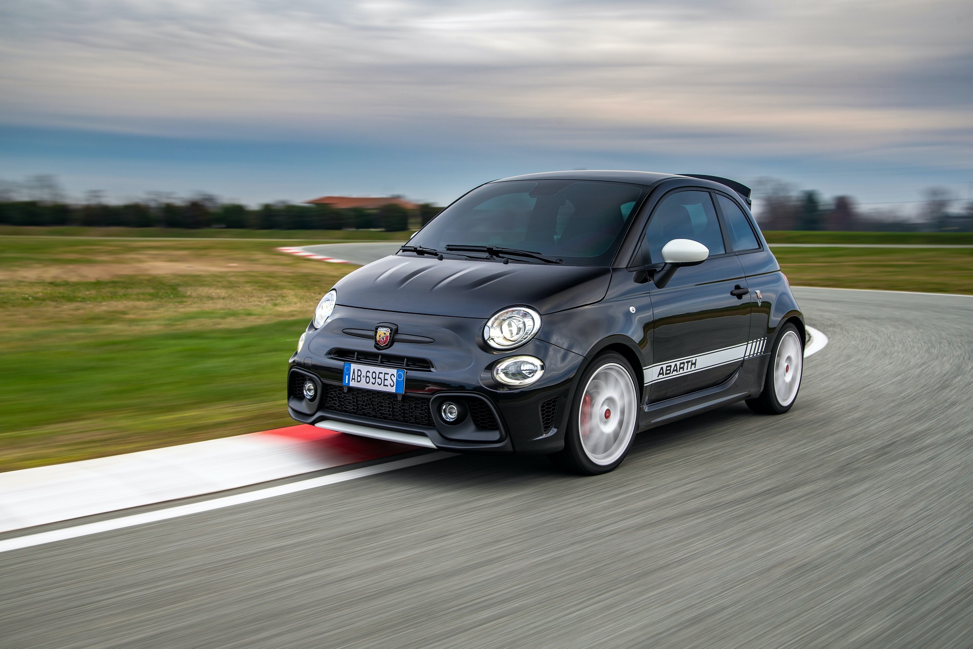 Abarth 695 Esseesse Limited Edition Keeps The Dream Alive For Italian ...