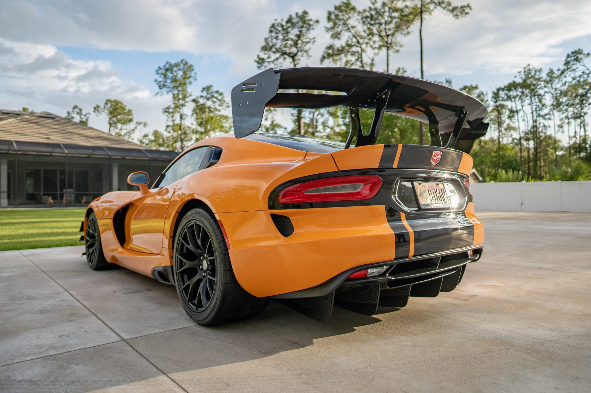Dominate Your Local Track Day With This 17 Dodge Viper Acr Extreme Carscoops
