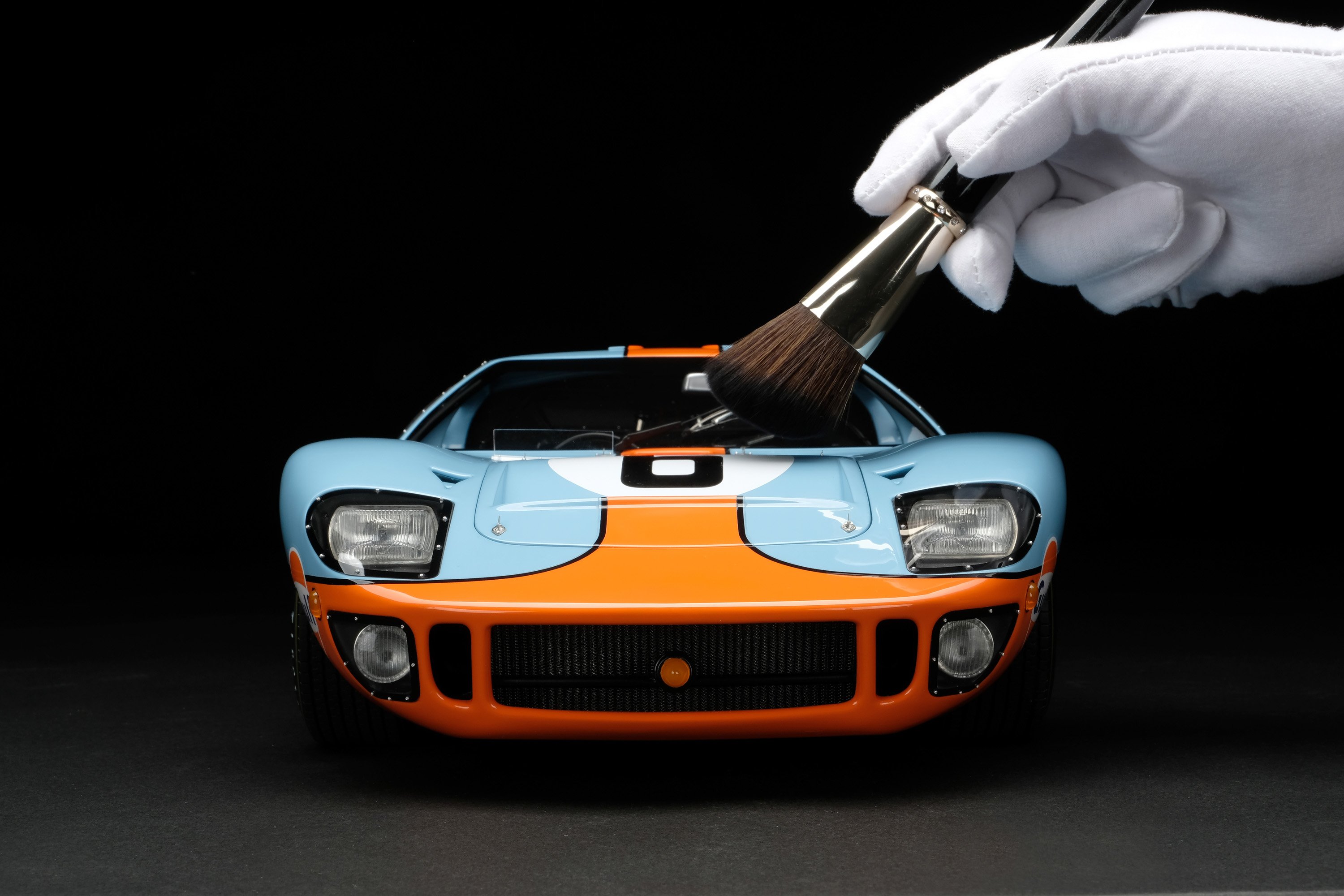 Amalgam Has Created A Stunning 18 Ford Gt40 Scale Model Carscoops 9878