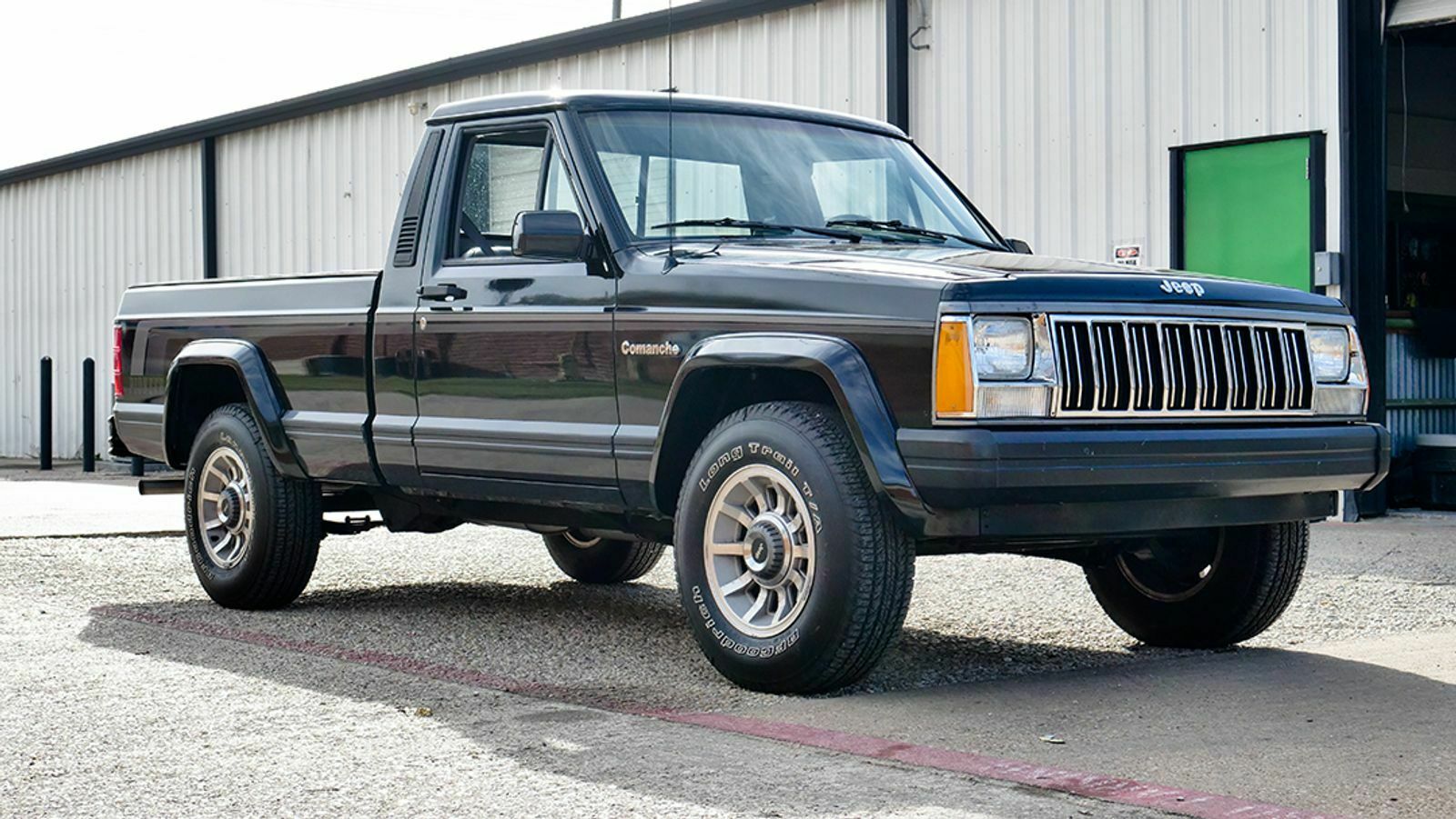 This Super Low-Mileage Jeep Comanche Pickup Truck Just Sold For $24,800 ...