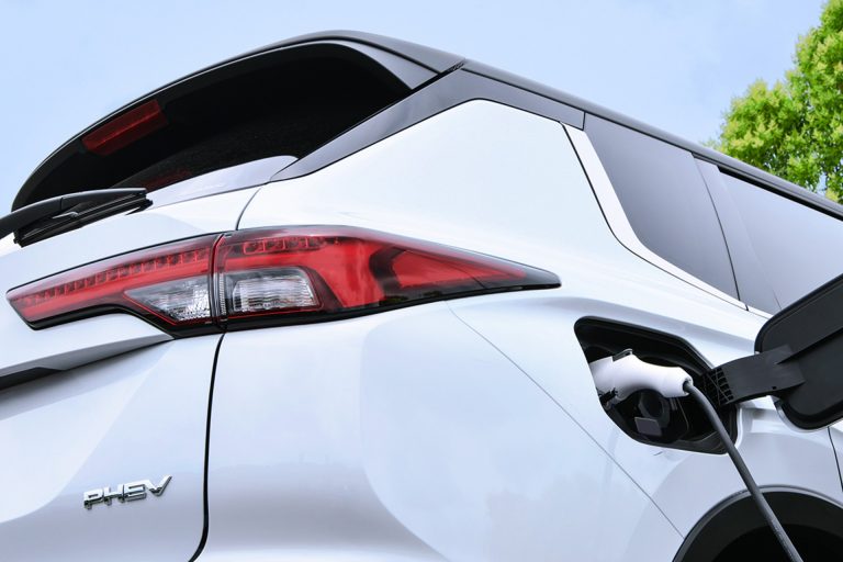 2022 Mitsubishi Outlander Phev Debuts With More Electric Power And A 54 Mile Electric Range 1083