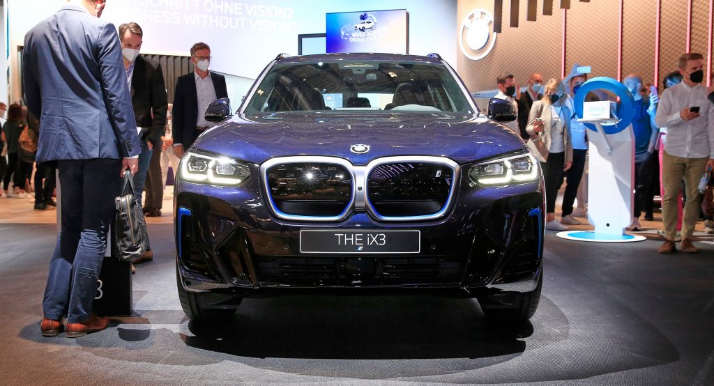  Facelifted 2022 BMW iX3 Swings By Munich For Its World Premiere