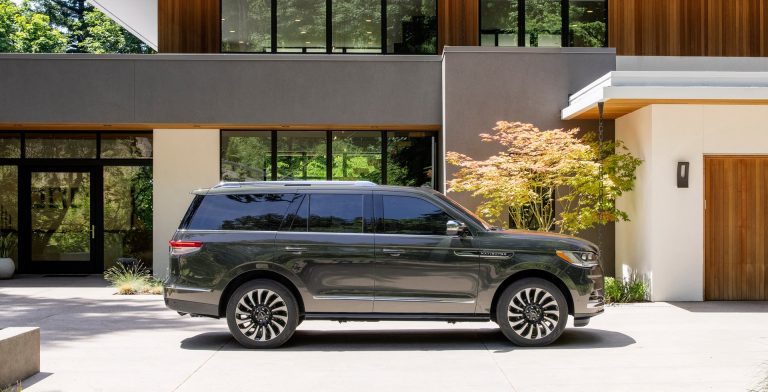 2022 Lincoln Navigator Has A Bigger Grille And A Hands-Free ActiveGlide ...